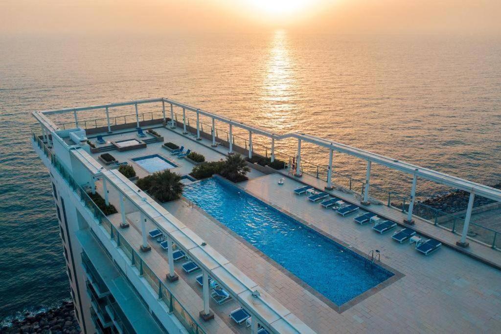 Beach Dream - A Luxury 1 Bedroom Apartment With Direct Beach Access 라스알카이마 외부 사진